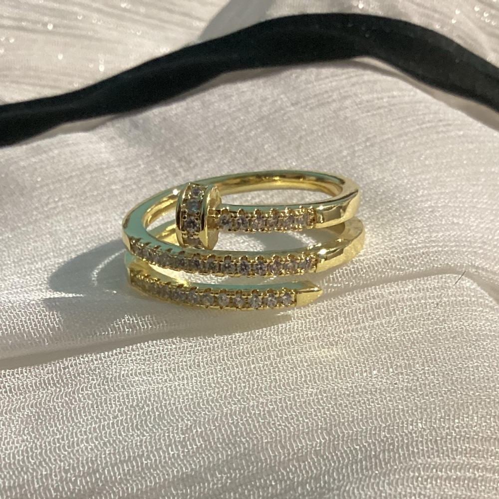 💋💄18k Gold Polymer Sparkling Zircon Swirl Nail Ring - Picture 14 of 17